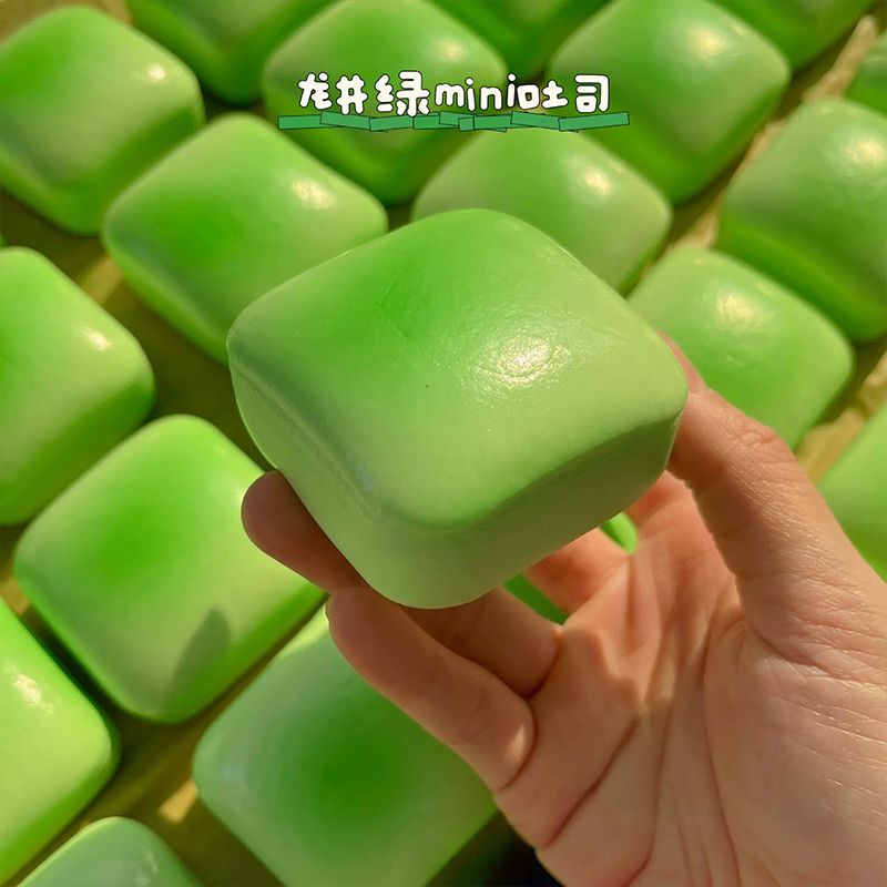 Squishy Mini Toast Squeeze Fid - Party Games Adults Funny のレビューと価格