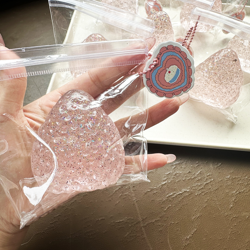 Strawberry Squeeze Toy Fidget  - Party Games Crazy のレビューと価格