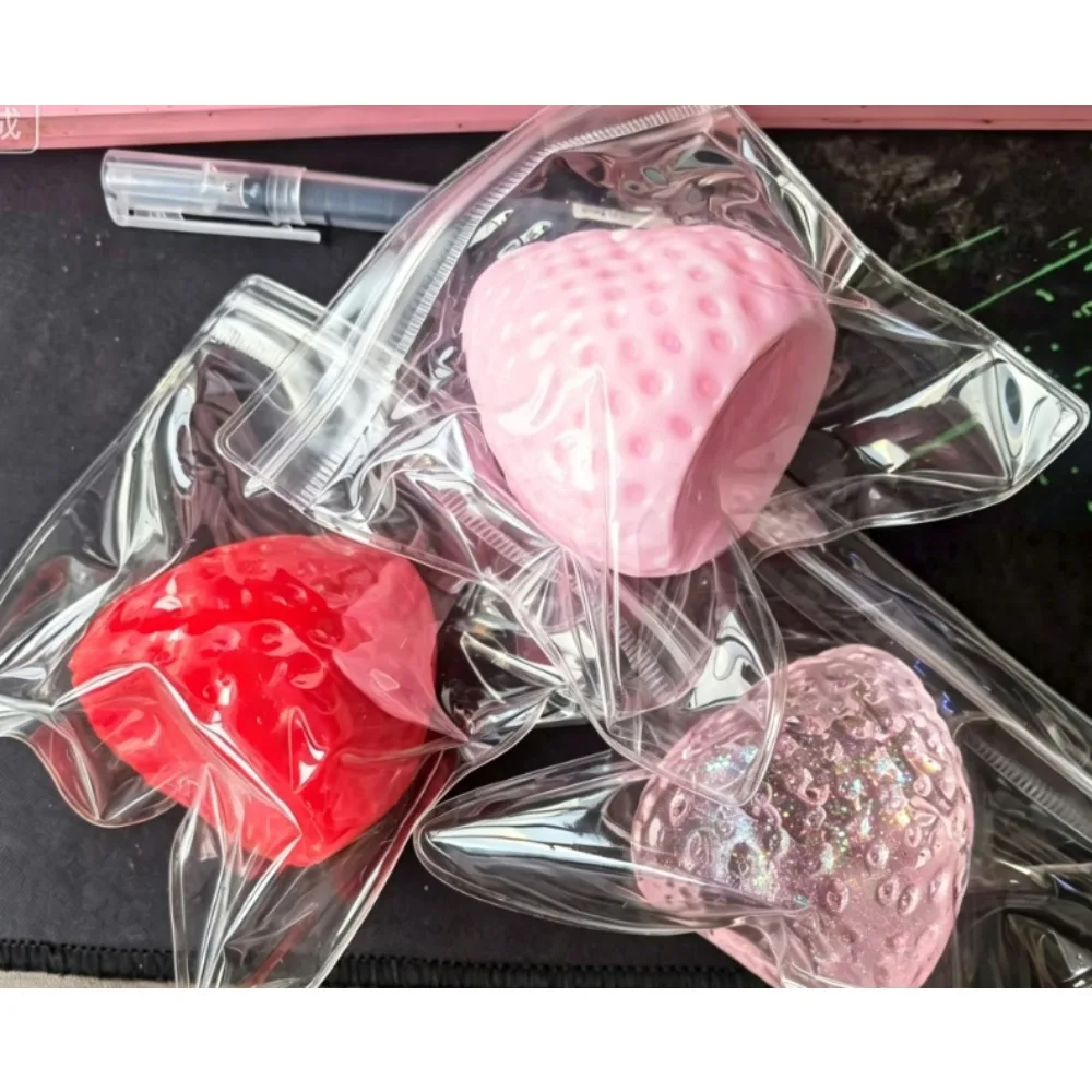 Squishy Big Strawberry Squeeze - Party Games Crazy のレビューと価格